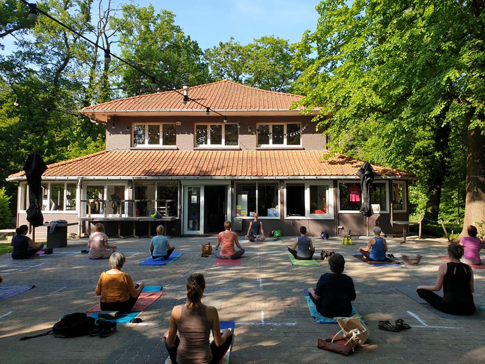 Openlucht sportlessen in het park Boekenbergpark